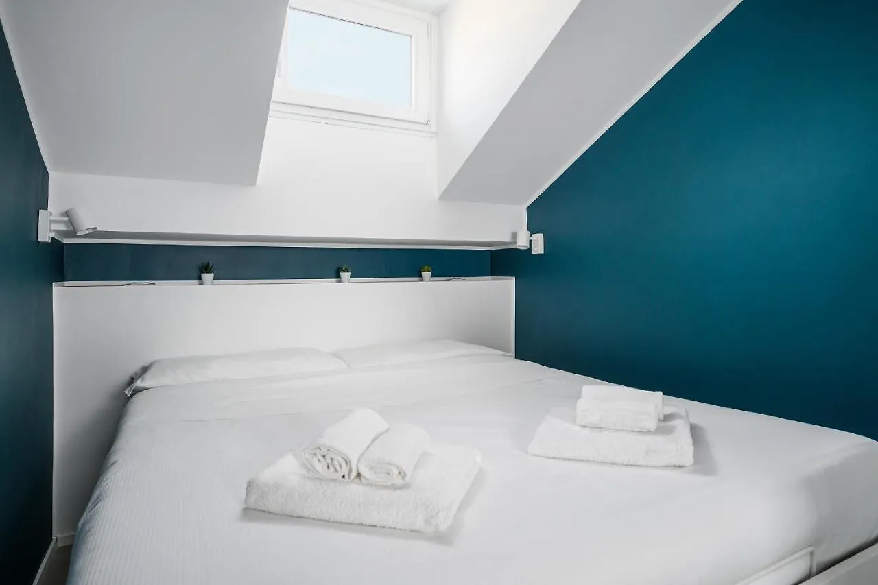 Design Attic Porta Venezia Centrale 65M2 - Self Check-In location